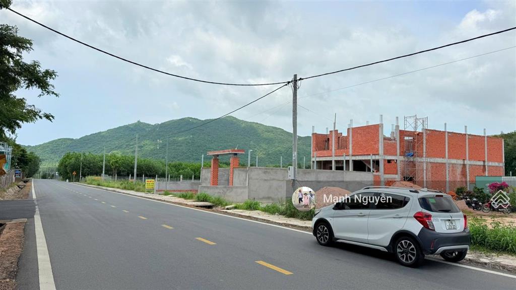 View núi giá siêu rẻ  gần biển dt 606m2 9x74  mặt tiền đường nhựa sát chân núi minh đạm. đất bằng