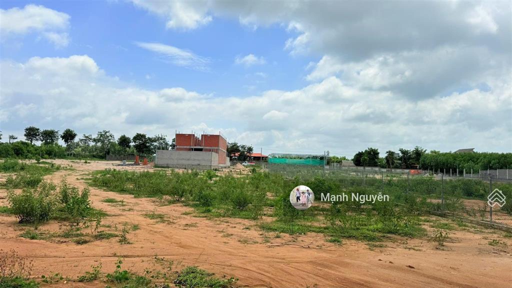 View núi giá siêu rẻ  gần biển dt 606m2 9x74  mặt tiền đường nhựa sát chân núi minh đạm. đất bằng