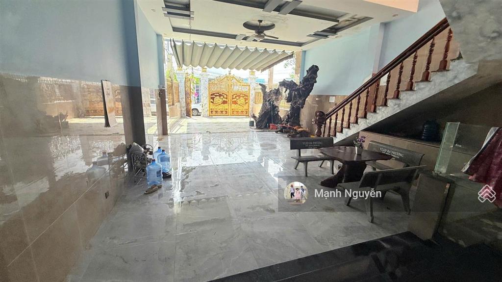 View núi cực đẹp  bán nhà tặng đất
dt 230m2  6x40  100m² thổ cư
mặt tiền đường nhựa số 2