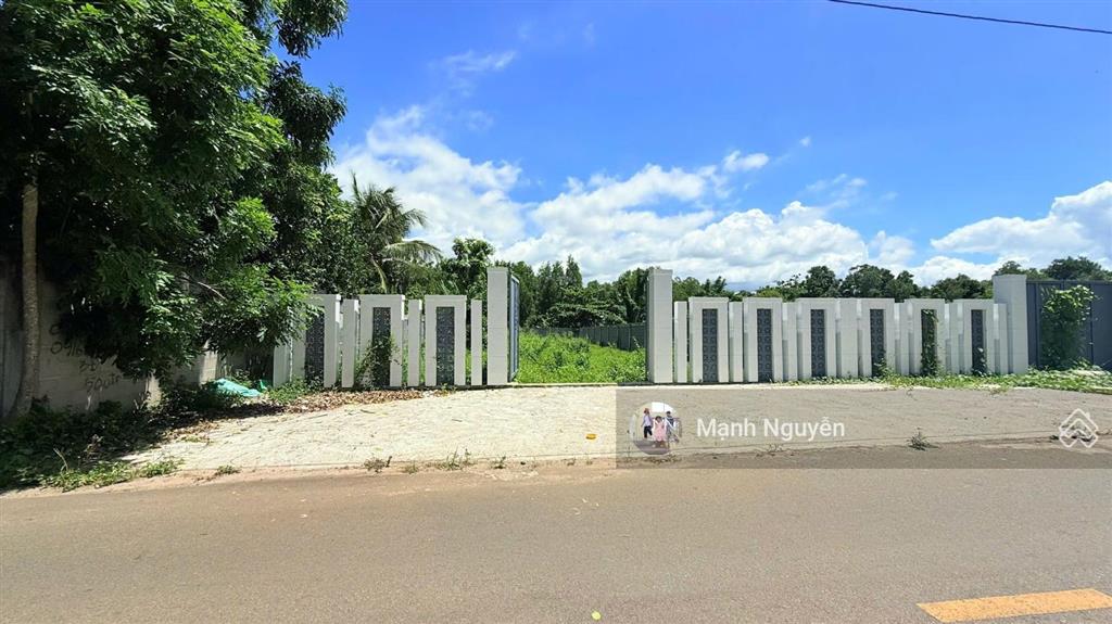 Mặt tiền đường đoàn trung còn  thị trấn đất đỏ  cách tỉnh lộ 52 chỉ 50m dt 654m2 12.5m x 52,8m