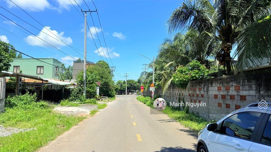 Mặt tiền đường đoàn trung còn  thị trấn đất đỏ  cách tỉnh lộ 52 chỉ 50m dt 654m2 12.5m x 52,8m