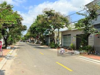 Mặt tiền đường nguyễn hữu huân p.long tâm tp bà rịa
diện tích 5x1995m2 thổ cư toàn bộ
khu tru