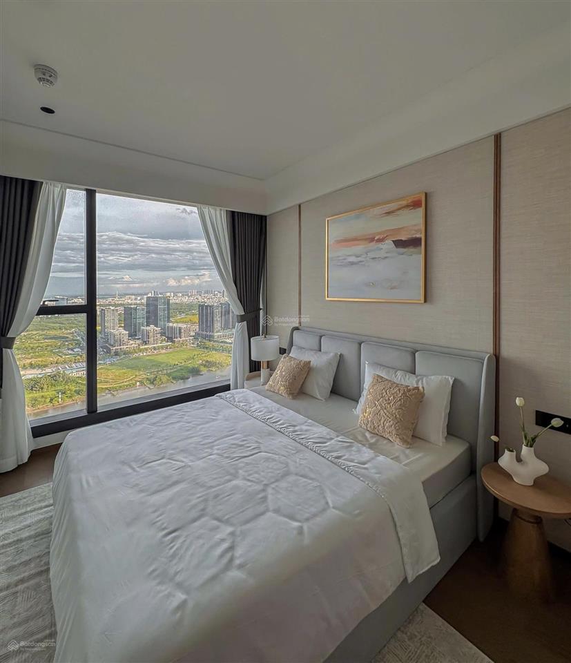 Bán gấp căn hộ cao cấp 2pn vinhomes golden river  83m2  giá tốt nhất.  em xem nhà 0907 278 ***.