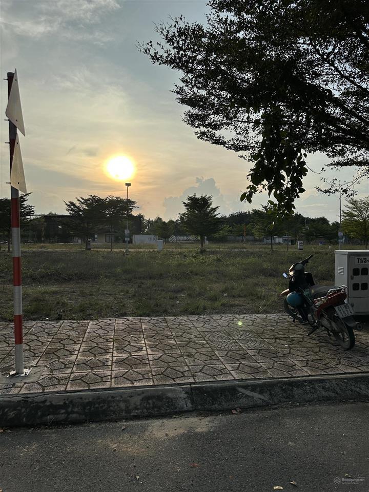 Hàng ngộp! giá thấp hơn thị trường 100triệu.
ngay đại học việt đức, kcn mỹ phước bến cát tphcm