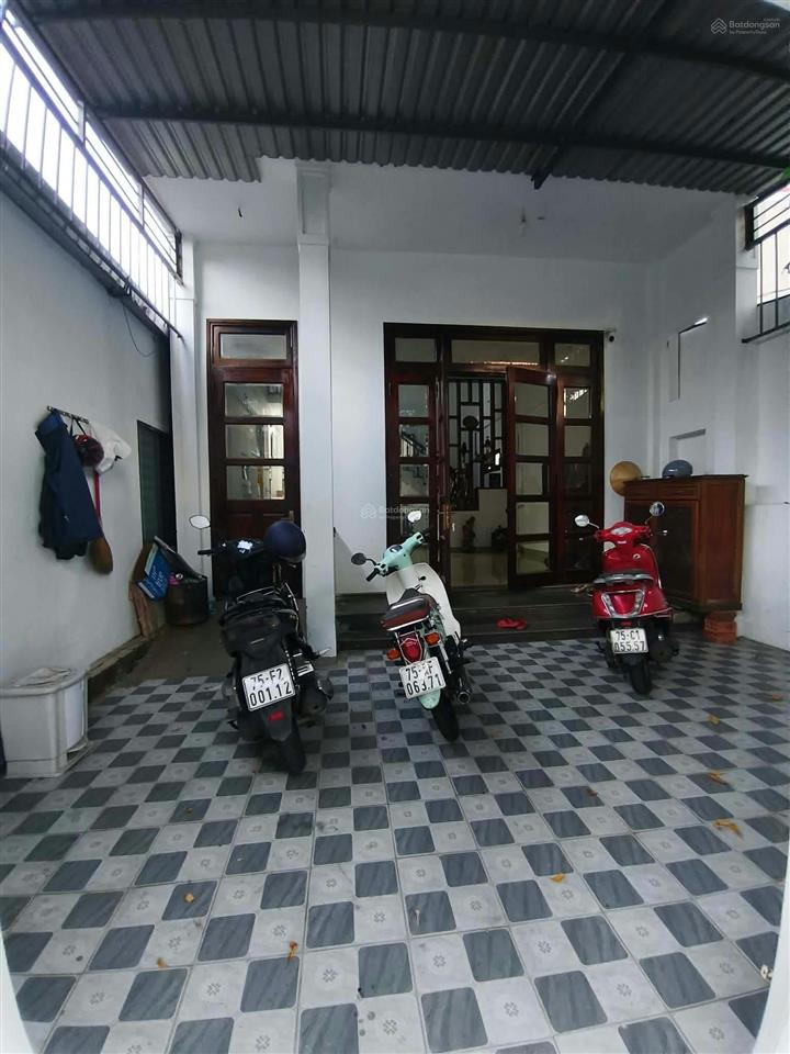 Nhà kiệt ô tô gần trung tâm, vị trí đẹp, gần tố hữu