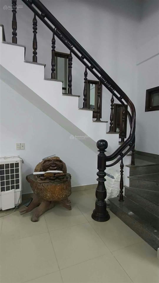 Nhà kiệt ô tô gần trung tâm, vị trí đẹp, gần tố hữu