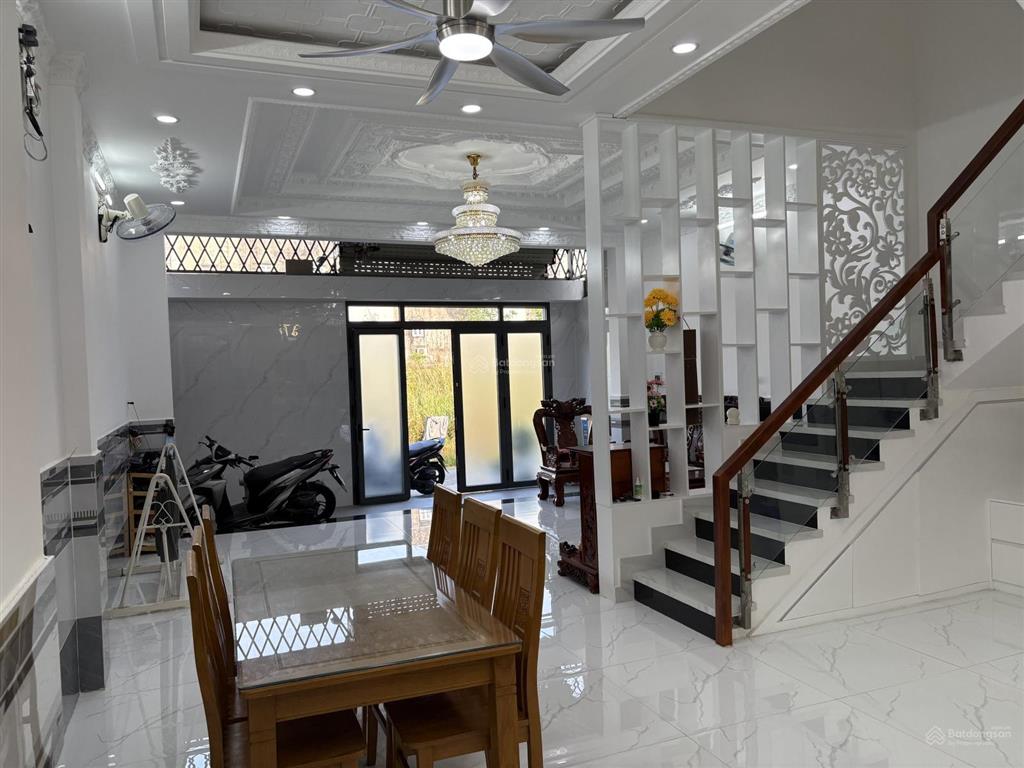 Bán nhà 3 lầu sân thượng 6m x 13,5m
