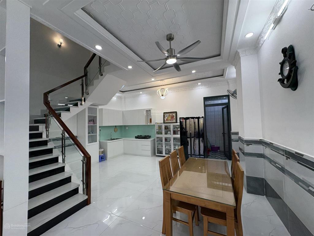 Bán nhà 3 lầu sân thượng 6m x 13,5m