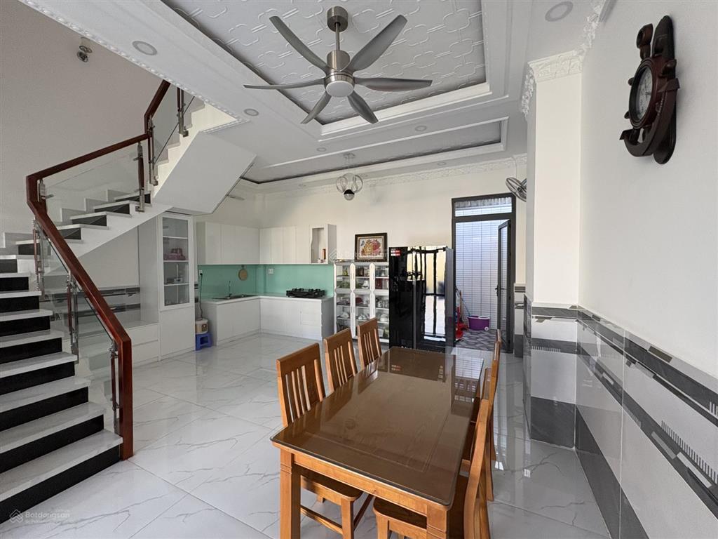 Bán nhà 3 lầu sân thượng 6m x 13,5m