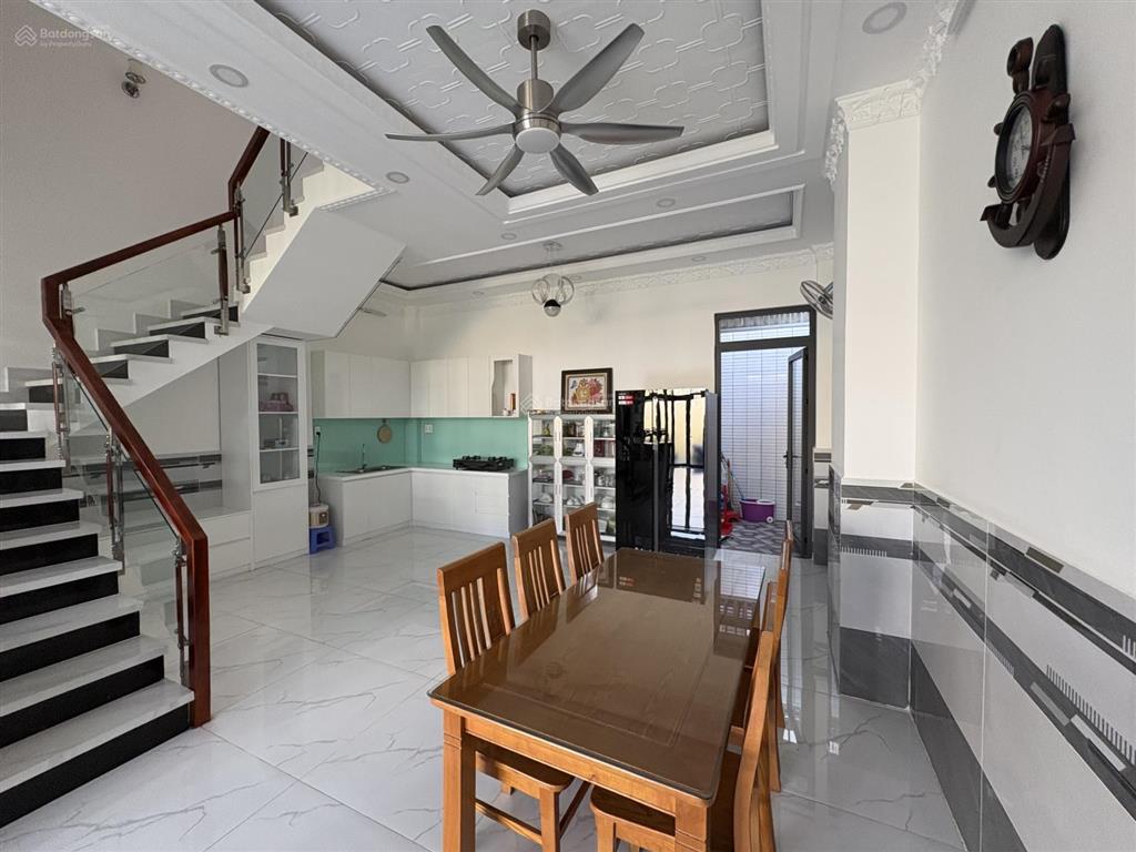 Bán nhà 3 lầu sân thượng đường lê văn lương