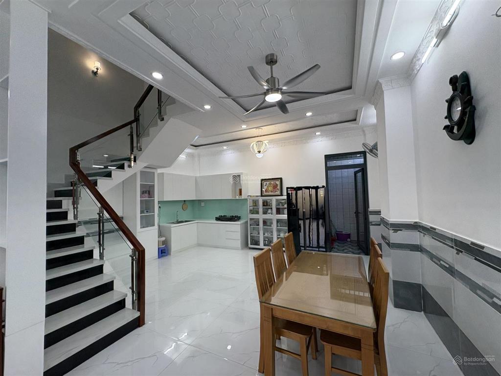 Bán nhà 3 lầu sân thượng đường lê văn lương
