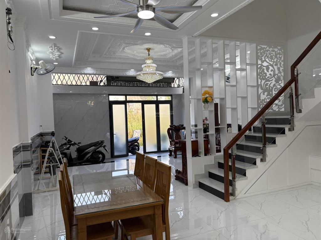 Bán nhà 3 lầu sân thượng đường lê văn lương