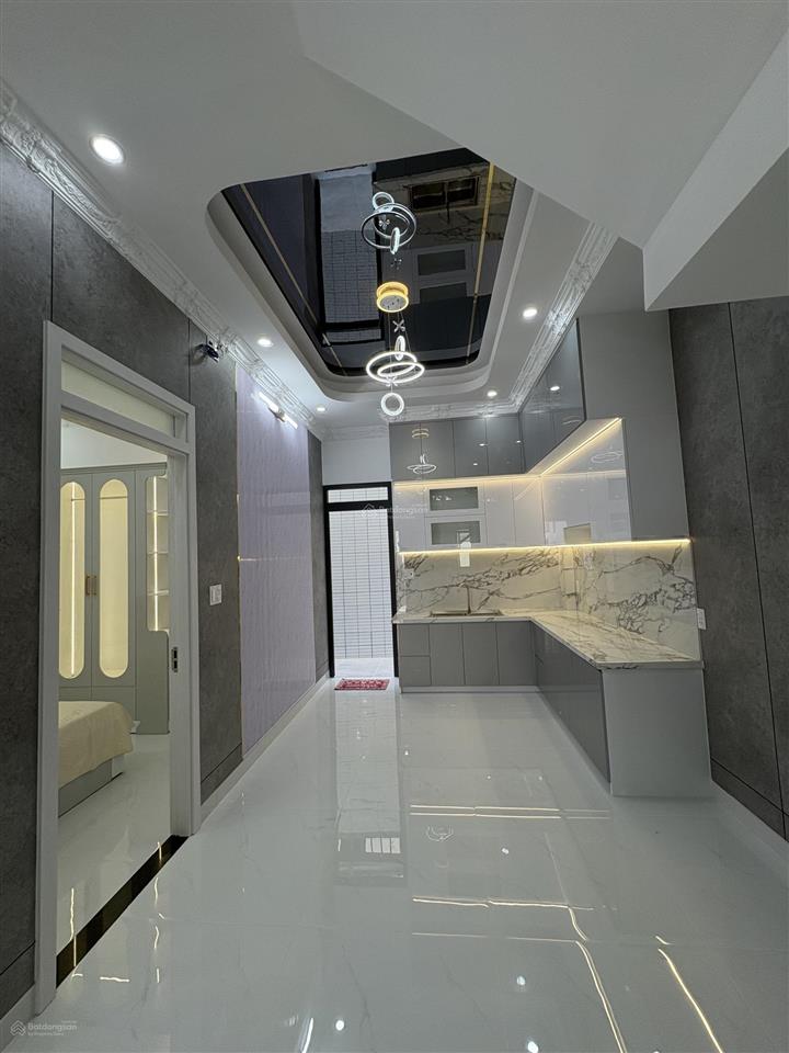 Bán nhà 3 lầu sân thượng. hẻm 1181