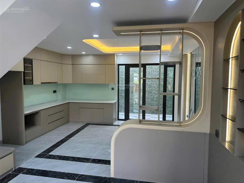 Bán nhà mới 4 lầu sân thượng 5 x 16