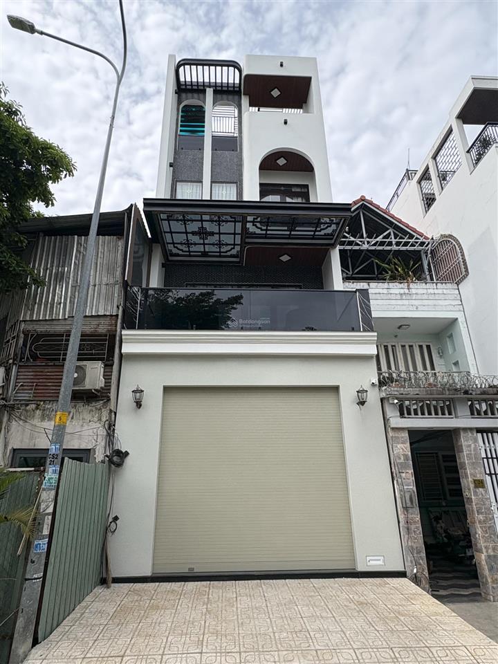 Bán nhà mới hiện đại quận 7 ven sông