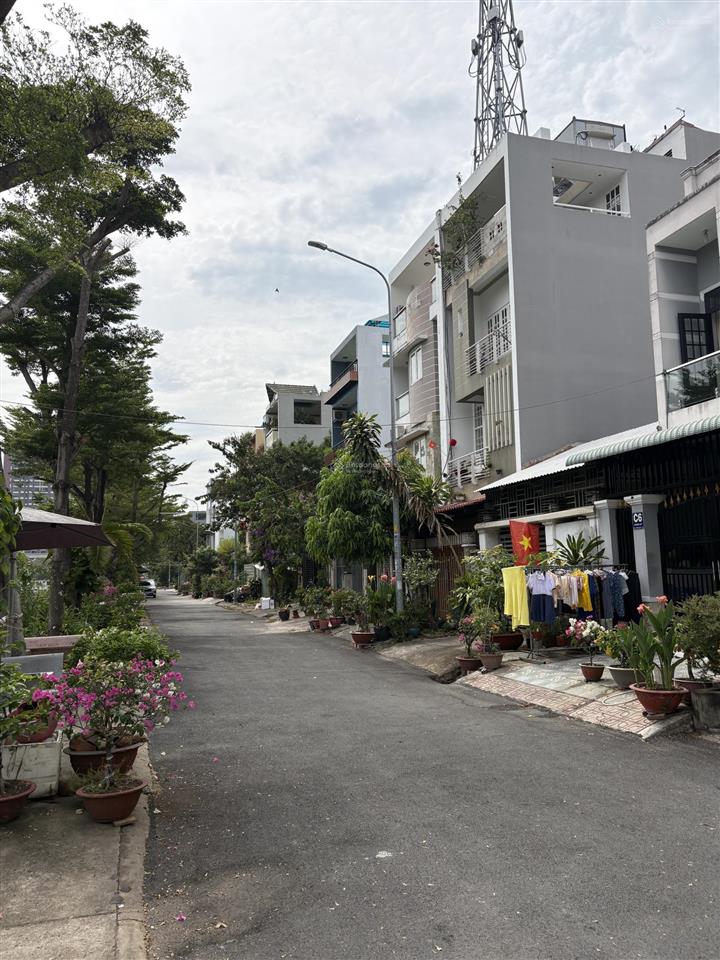 Bán nhà mới hiện đại quận 7 ven sông
