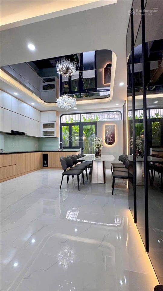 Bán nhà mới 3 lầu sân thượng 5m x 18m