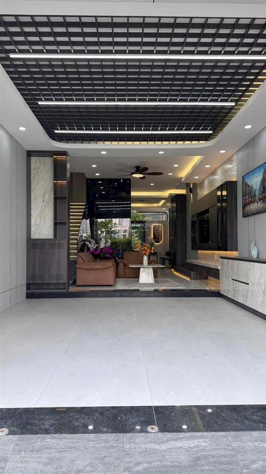 Bán nhà mới 3 lầu sân thượng 5m x 18m