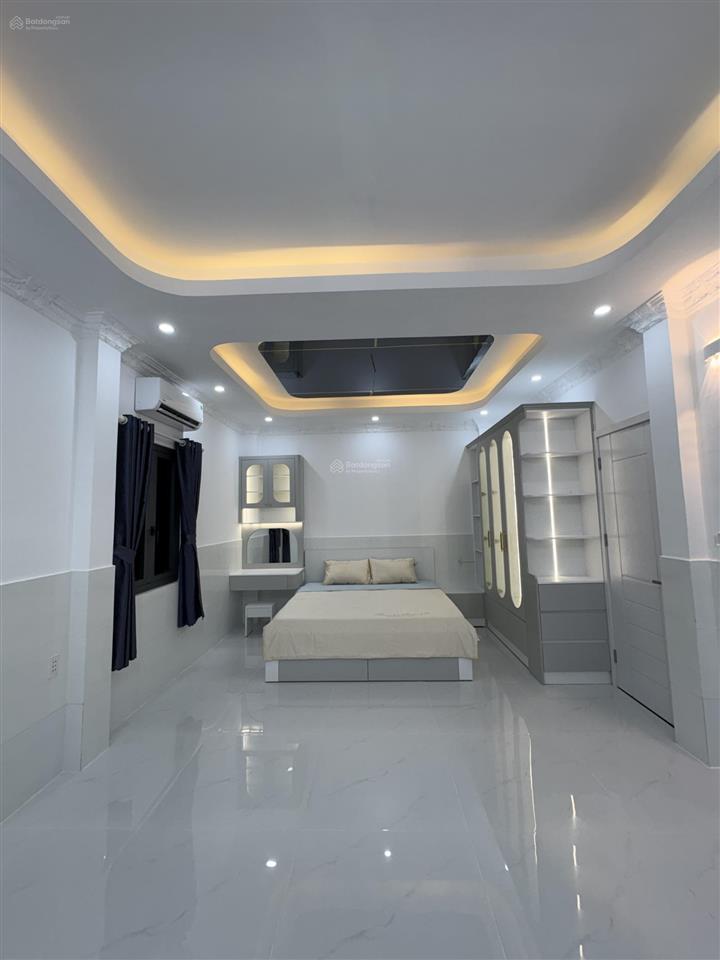 Bán nhà 3 lầu sân thượng 6,4m x 13,5m