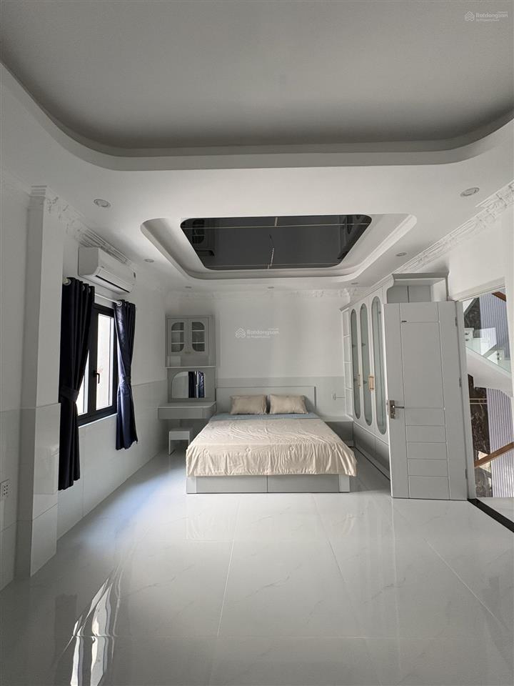 Bán nhà 3 lầu sân thượng 6,4m x 13,5m