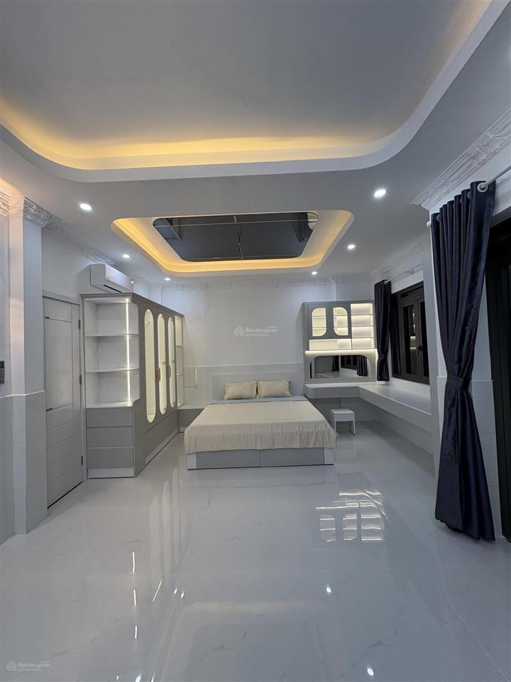 Bán nhà 3 lầu sân thượng 6,4m x 13,5m