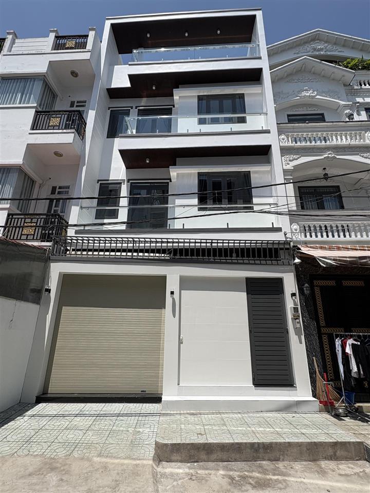 Bán nhà 3 lầu sân thượng 6,4m x 13,5m