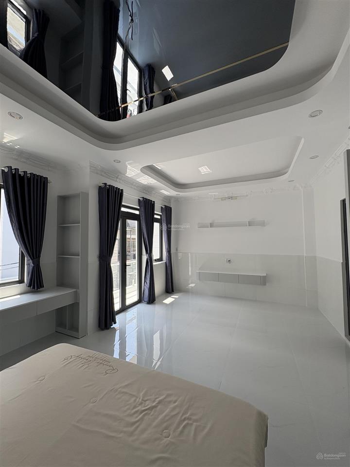 Bán nhà 3 lầu sân thượng 6.4m x 13.5m