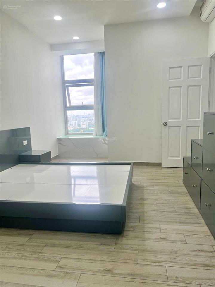 Bán căn hộ la casa q7. dt 92m2, 2pn 2wc full nội thất. giá 5 tỷ sổ hồng