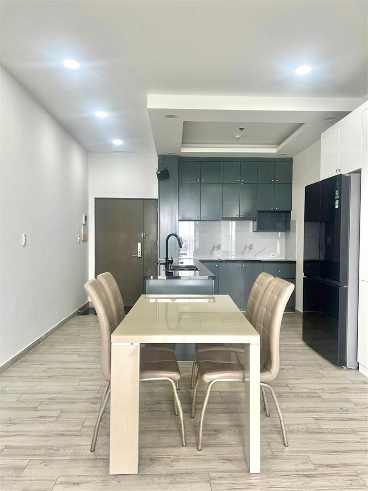 Bán căn hộ la casa q7. dt 92m2, 2pn 2wc full nội thất. giá 5 tỷ sổ hồng