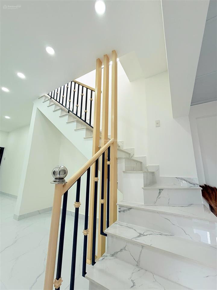 Bán căn nhà 2 tầng nhỏ xinh xinh trong lòng thành phố biển nha trang