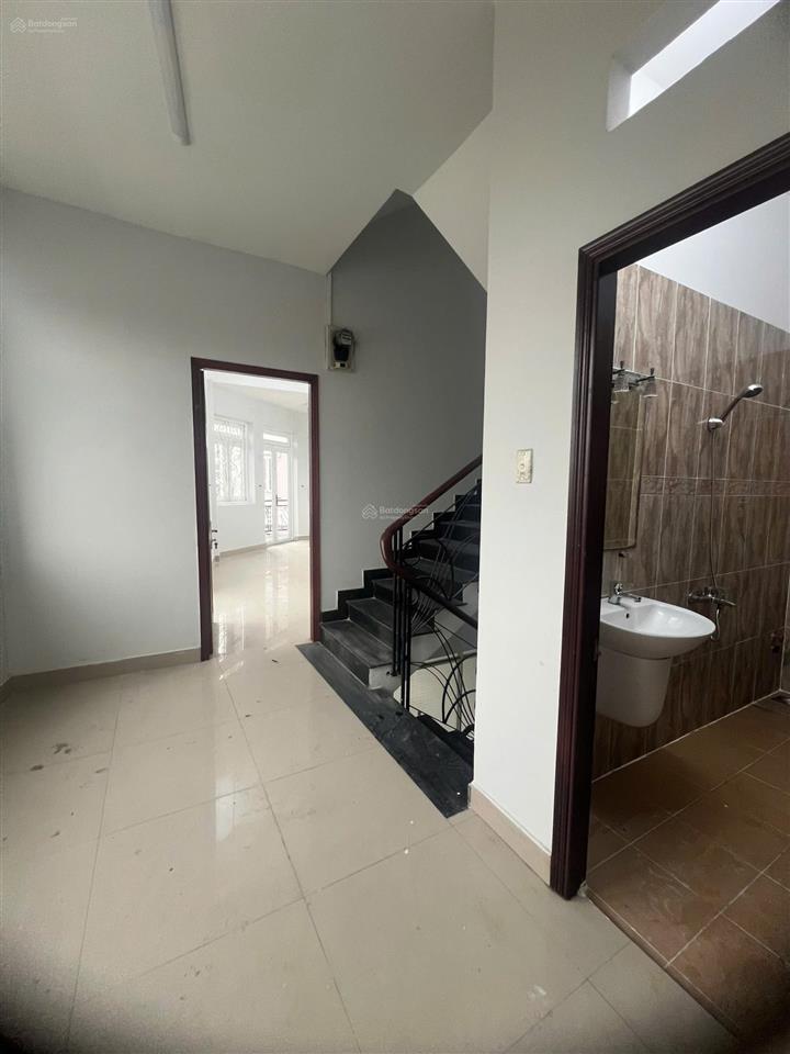 Cho thuê nhà góc 2 mặt tiền hẻm 688 hương lộ 2, nhà mới đẹp kinh doanh đa ngành nghề