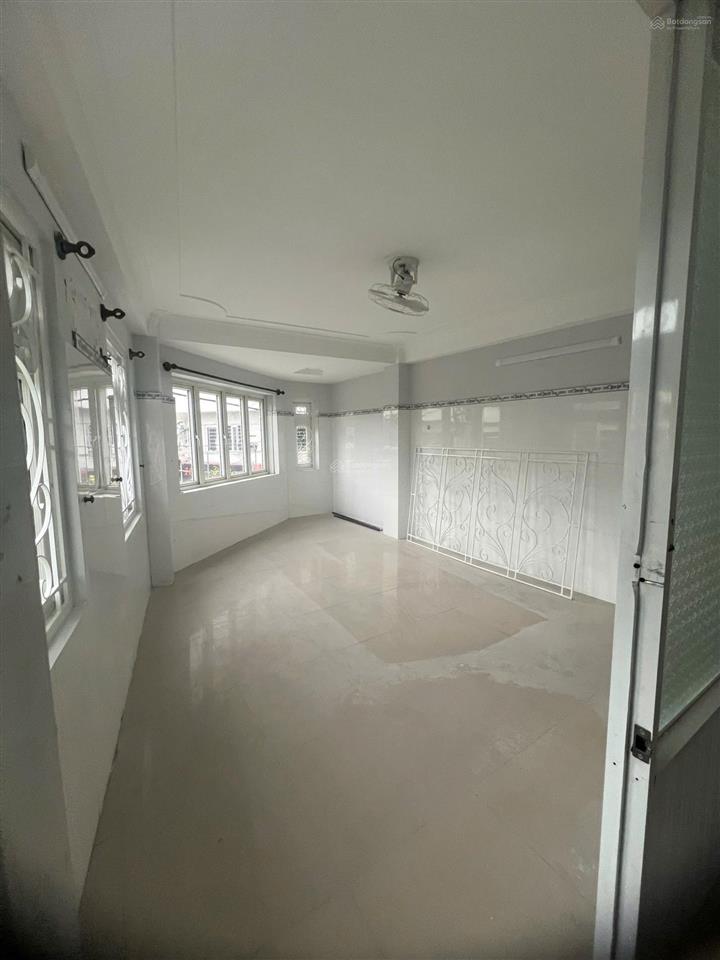 Cho thuê nhà góc 2 mặt tiền hẻm 688 hương lộ 2, nhà mới đẹp kinh doanh đa ngành nghề
