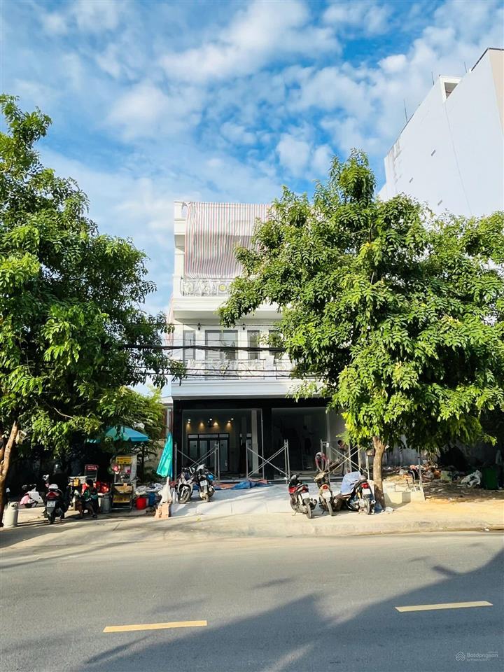 Cho thuê tòa nhà mới xây  mặt tiền đường cn1 aeon tân phú 8*22m 4 tầng 55tr