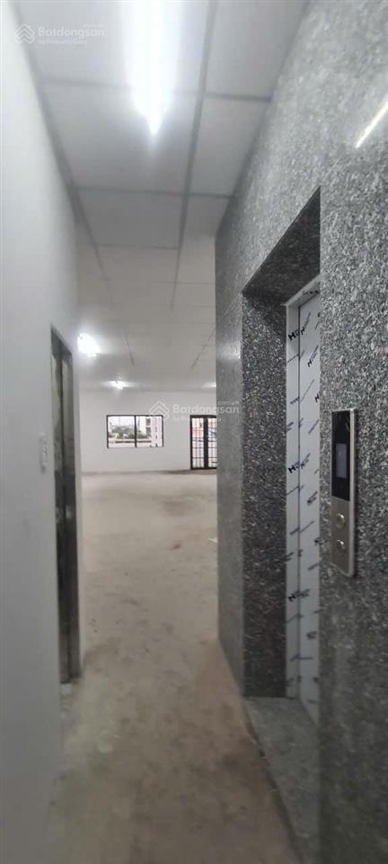 Toà nhà tân phú 8*20m hầm 6 tầng thang máy giá 35tr