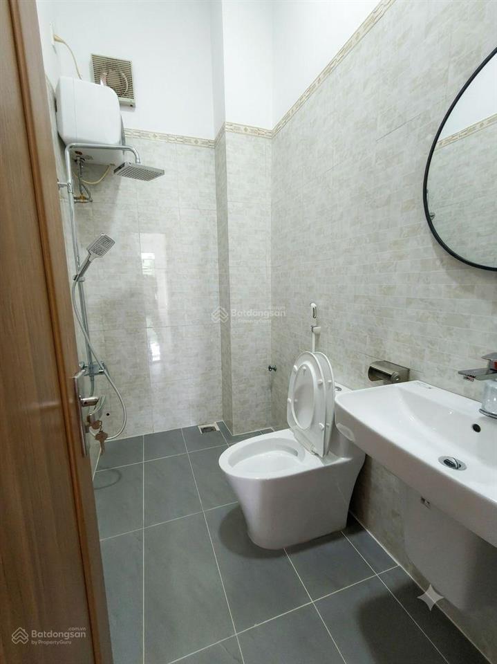 Bán nhà 2 mê nguyễn gia trí vị trí kẹp lối thoát hiểm