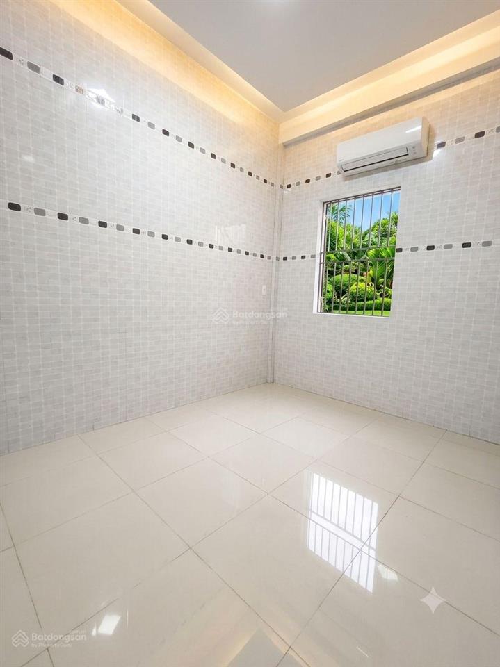 Bán nhà 2 mê nguyễn gia trí vị trí kẹp lối thoát hiểm