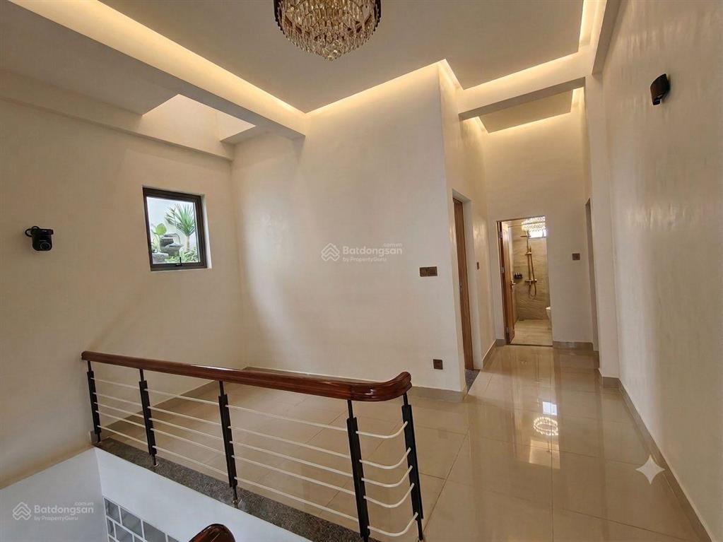 Bán nhà 2 mê nguyễn gia trí vị trí kẹp lối thoát hiểm