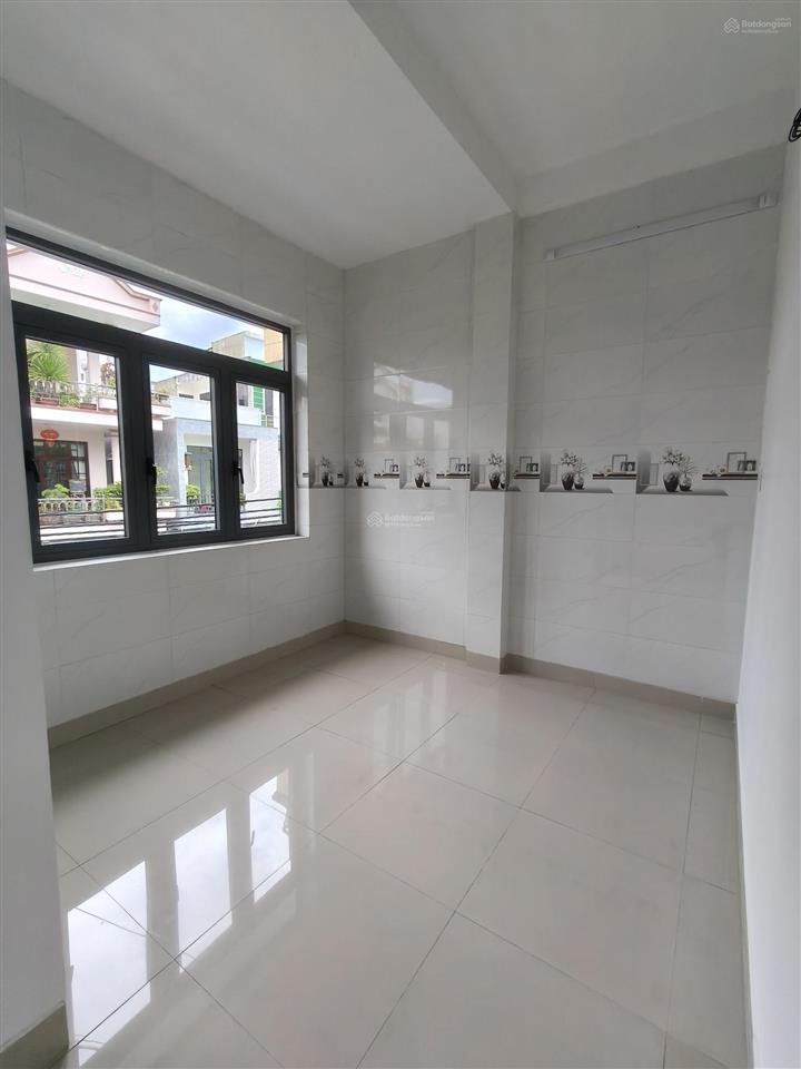 Bán nhà 2 mê nguyễn gia trí vị trí kẹp lối thoát hiểm