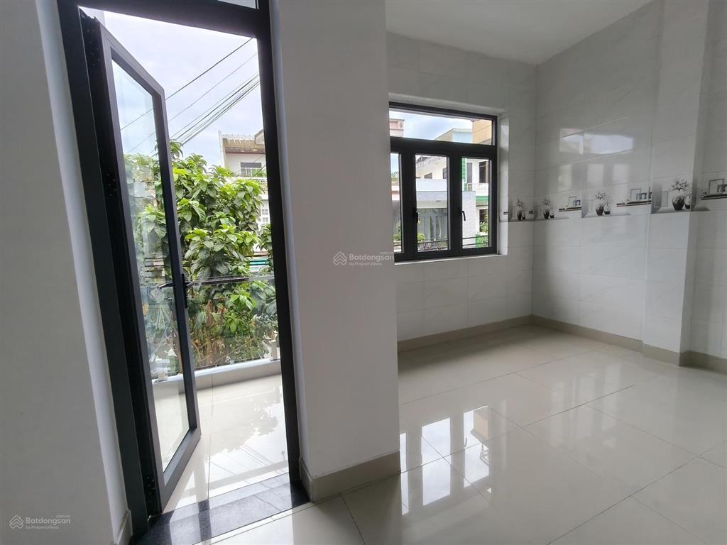 Bán nhà 2 mê nguyễn gia trí vị trí kẹp lối thoát hiểm