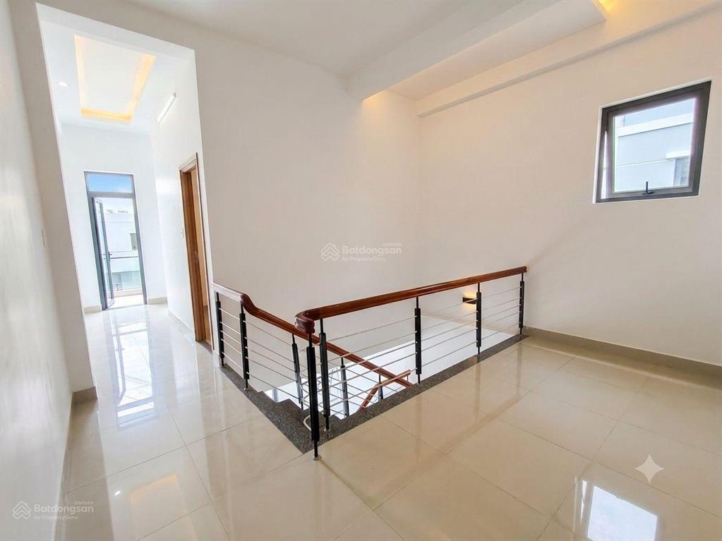 Bán nhà 2 mê nguyễn gia trí vị trí kẹp lối thoát hiểm