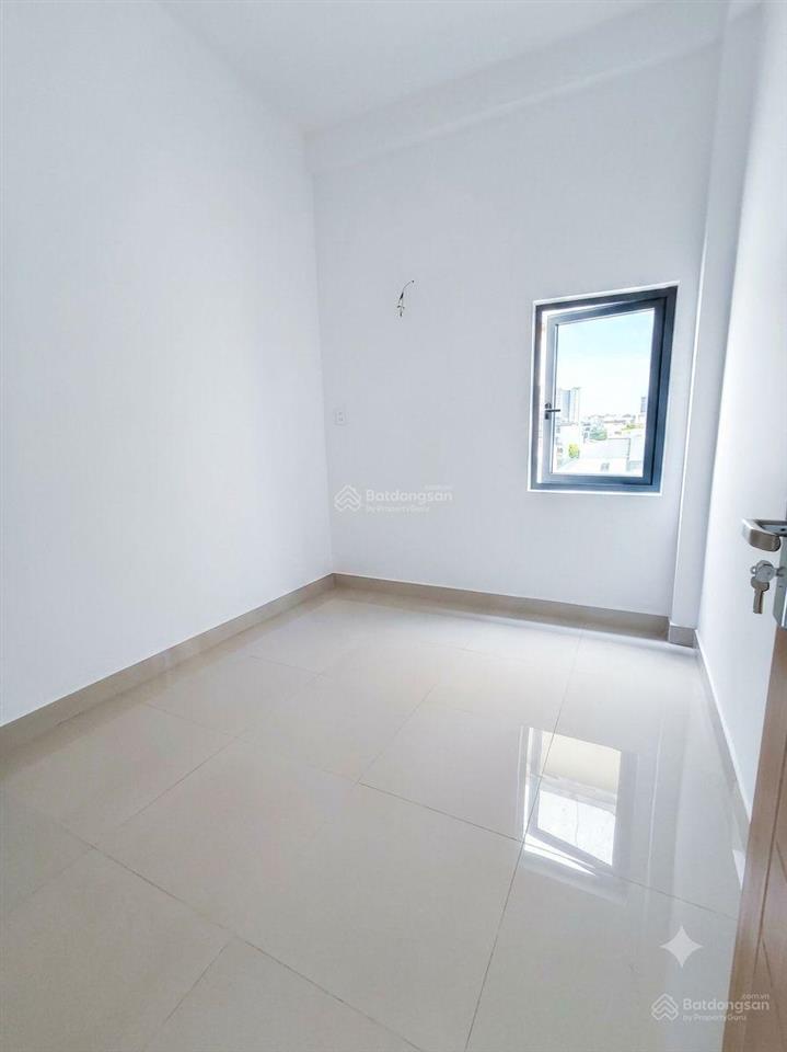 Bán nhà 2 mê nguyễn gia trí vị trí kẹp lối thoát hiểm