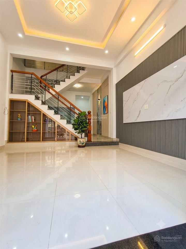Bán nhà 2 mê nguyễn gia trí vị trí kẹp lối thoát hiểm