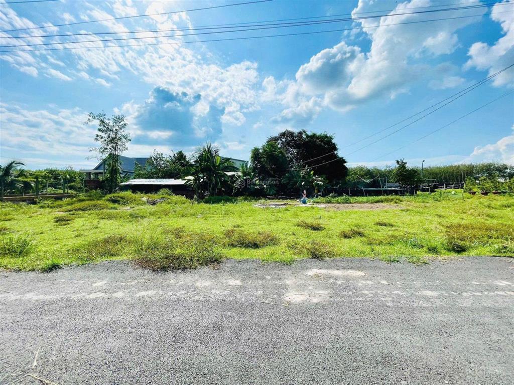 Chú út cần bán lô đất 200m2 cách tỉnh lộ 2 chỉ 50m gần chợ lộc hưng,sổ hổng riêng bao sang tên.