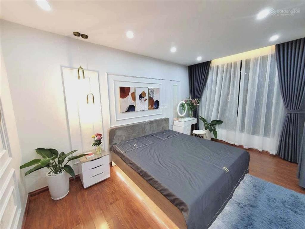 Bán nhà văn quán 80m2, 5 tầng  vỉa hè  ô tô  kinh doanh. 18.3 tỷ