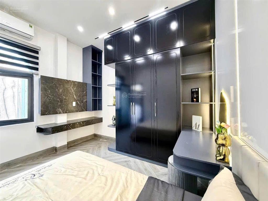 Bán nhà văn quán 5 tầng, 4 ngủ, ô tô, gần phố. 8.8 tỷ