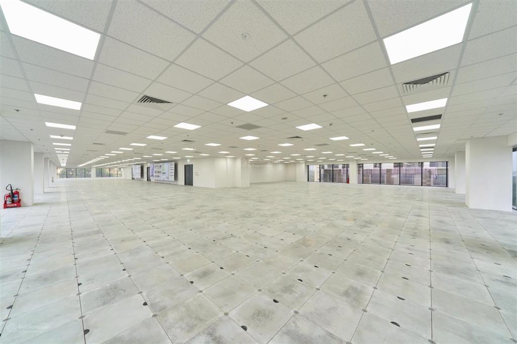 Cho thuê gấp văn phòng đẹp xuất sắc tại central field trung kính, 250 nghìn/m2/th, 550m2