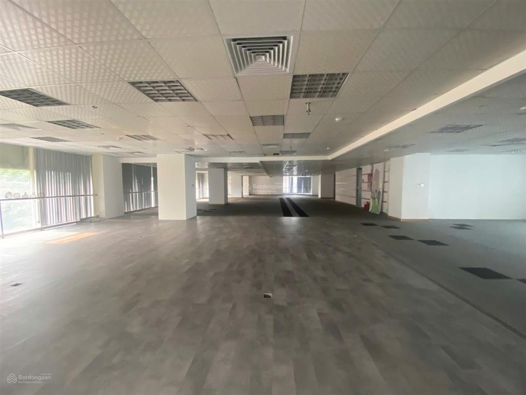 250m2  300m2 văn phòng  nguyễn trãi. giá thuê 200k/m2