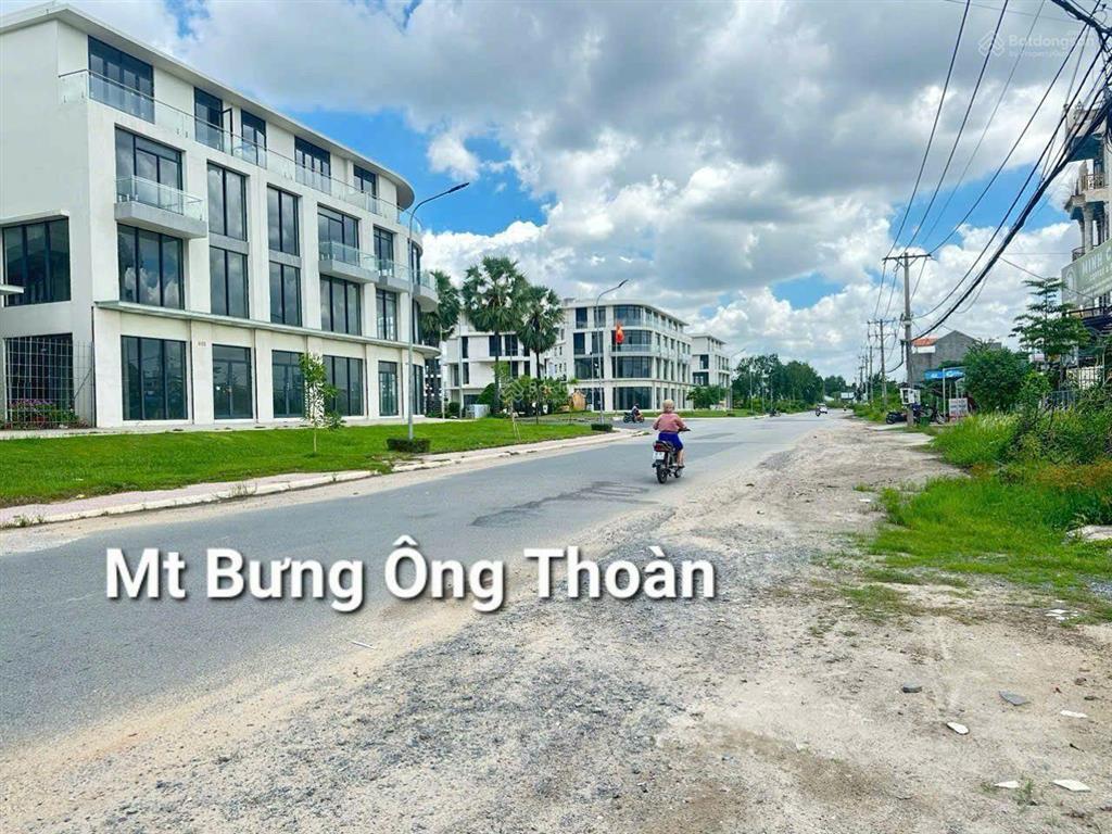 Bán đất 1/ đường bưng ông thoàn phú hữu q9 dt 80m giá 4,75tỷ shr công chứng liền  0906 860 ***