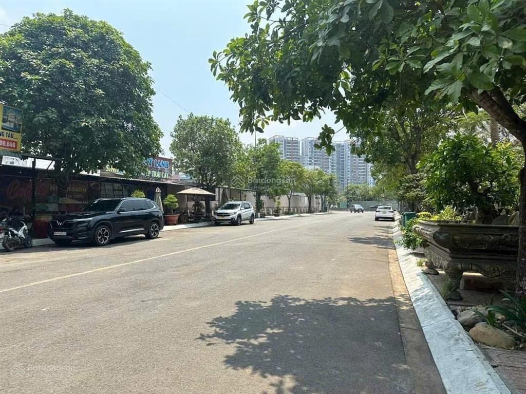 Bán đất ngay vòng xoay liên phường phú hữu q9, dt 108m ngang 6m giá 8,8 tỷ sổ cá nhân  0906 860 ***