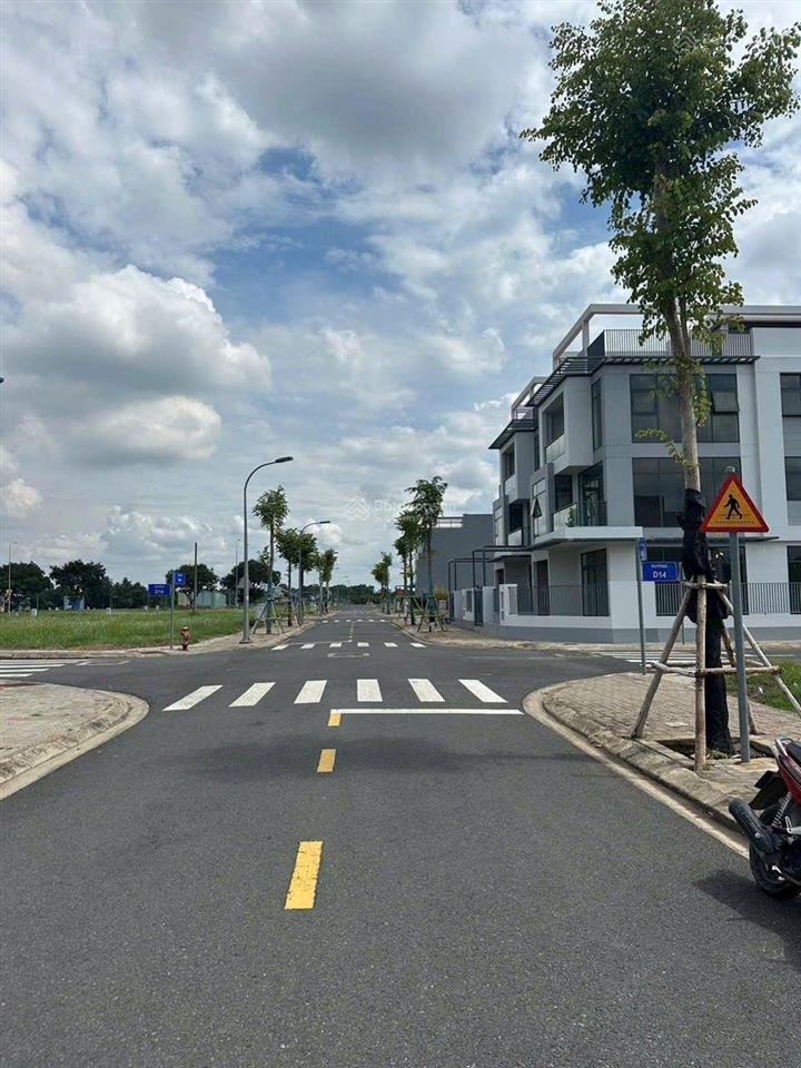 Bán đất kdc đông tăng long quận 9 dt 100m ( 5x20m) giá 7,15 tỷ đường thông xây dựng 1 trệt 2 lầu